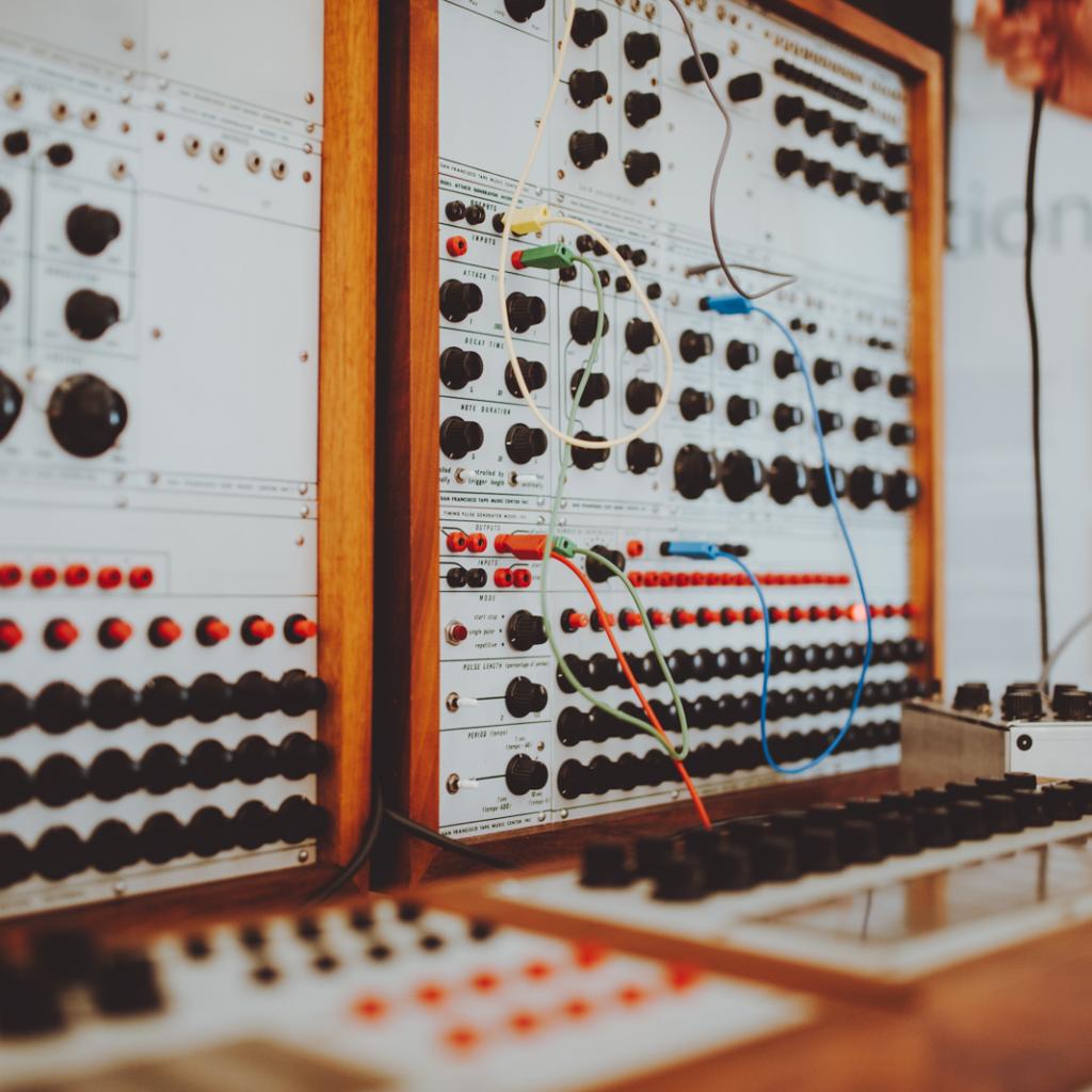 Buchla Synthesizer Nahaufnahme Serie 100 Ernst Krenek copyright Walter Skokanitsch