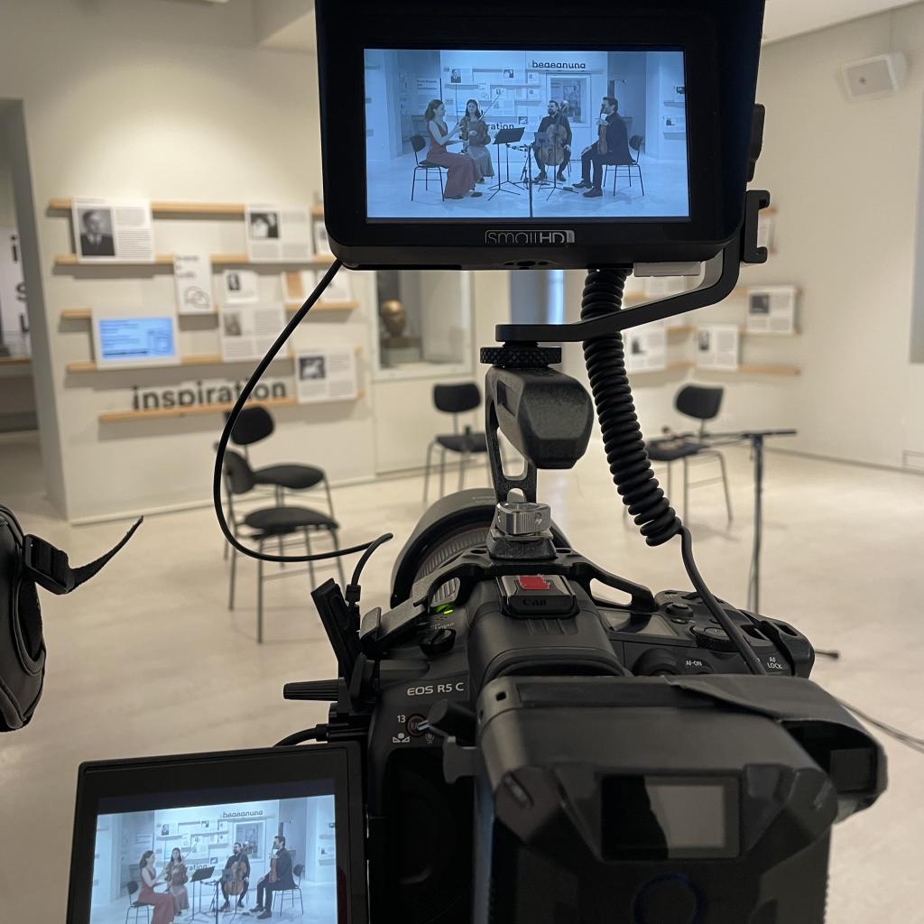 Kamera zur Videoaufnahme "Streichquartett Nr. 4", op. 24 Minetti Quartett im Salon Krenek